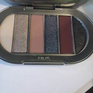 R.E.M Beauty Eyeshadow Palette - Elegant Neutrals